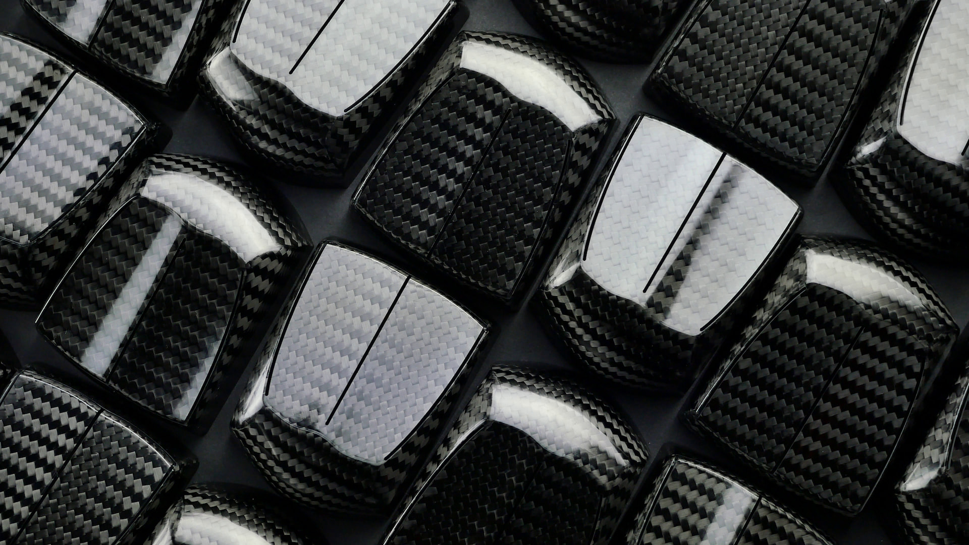 This picture shows several Zaunkoenig M1K carbon fiber top shells.