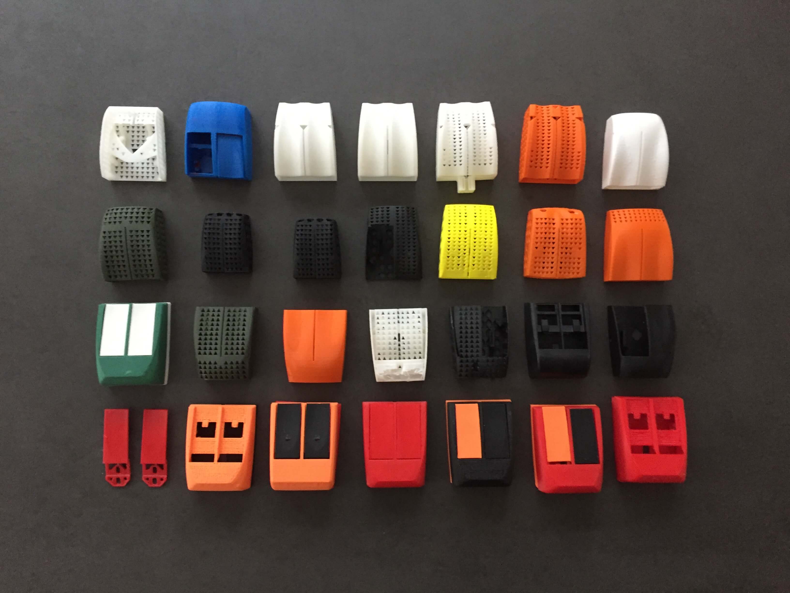 This picture shows several 3D printed gaming mouse prototypes that lead to the Zaunkoenig M1K.